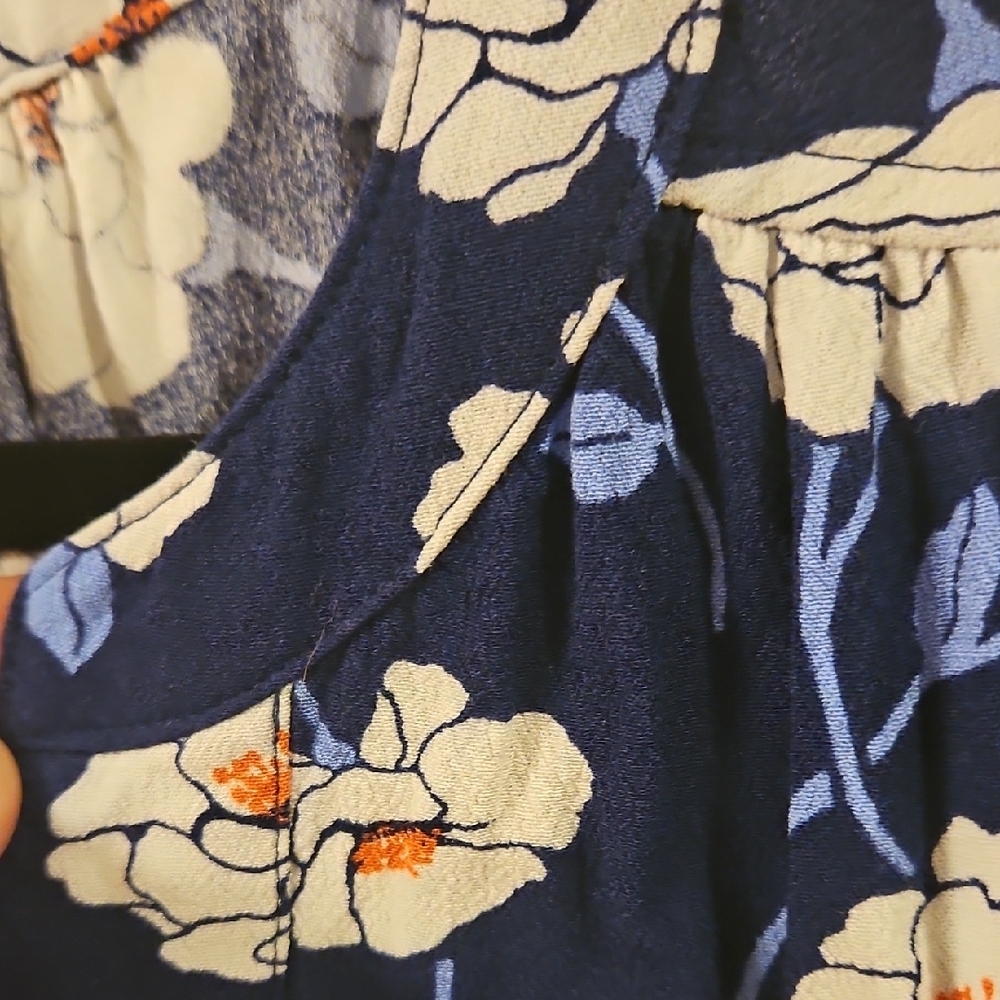 St. John's Bay 2X Navy Floral Blouse NWOT - Picture 6 of 6